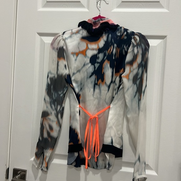 Multicolored Ruffled Fitted Blouse - Picture 3 of 5